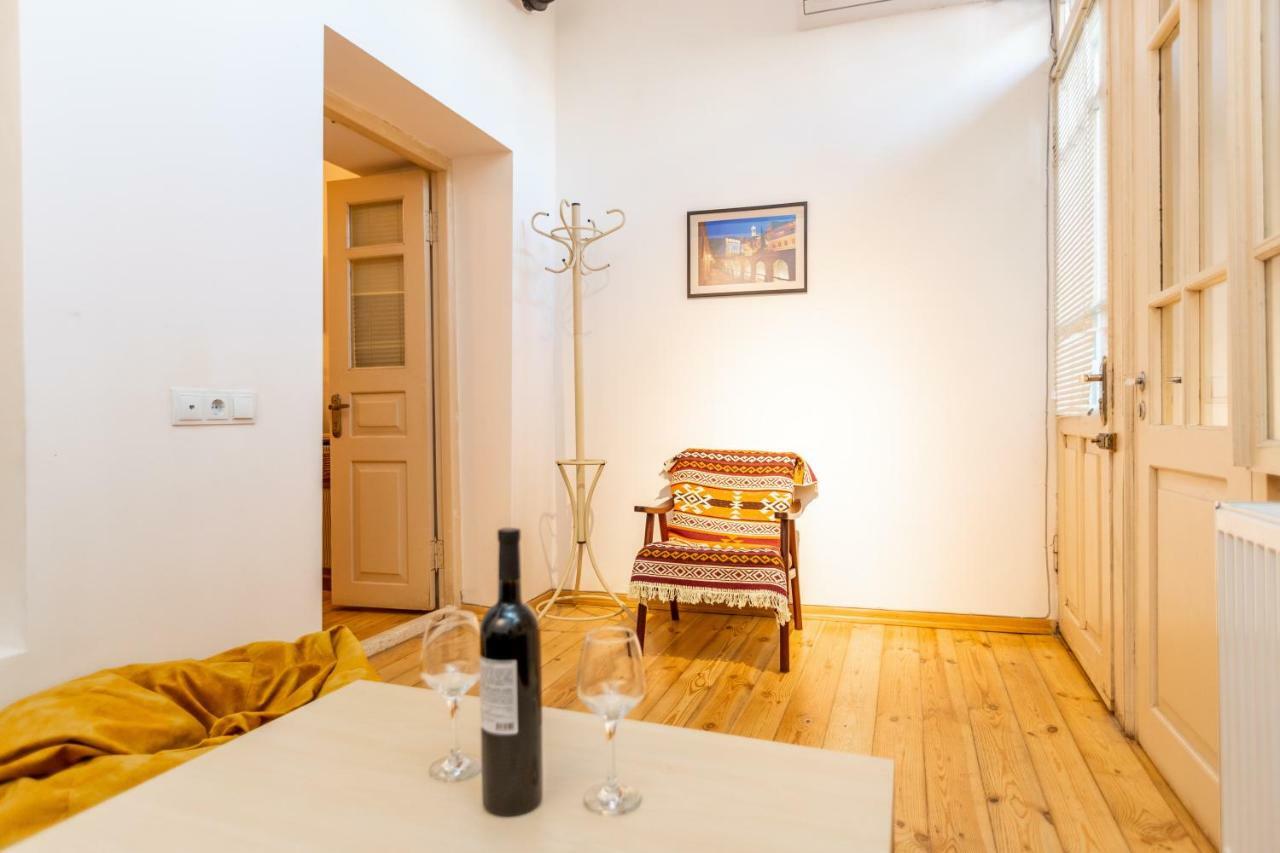 Nina' Cozy Apartment Tbilisi Buitenkant foto